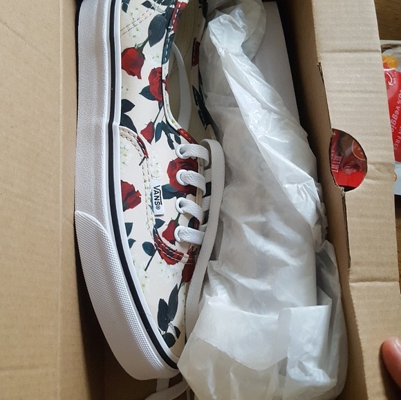 Vans Authentic Roses Sand Dollar True Style NWT - Picture 2 of 3